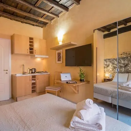 TrinitaDeiMonti Guest House-3
